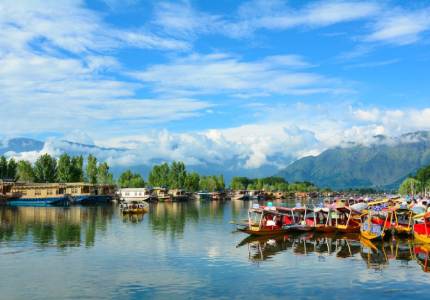 Chandigarh to Kashmir Explorer: Srinagar & Gulmarg Tour