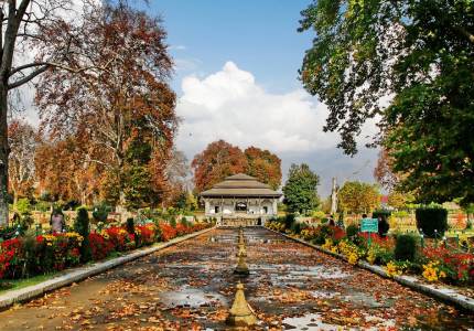 Chandigarh to Kashmir Explorer: Srinagar & Gulmarg Tour