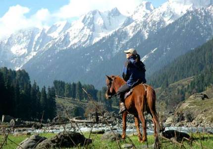Kashmir Wonders: Amritsar–Jammu–Srinagar Tour