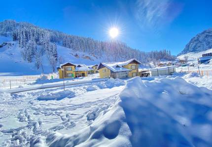 Chandigarh to Kashmir Explorer: Srinagar & Gulmarg Tour