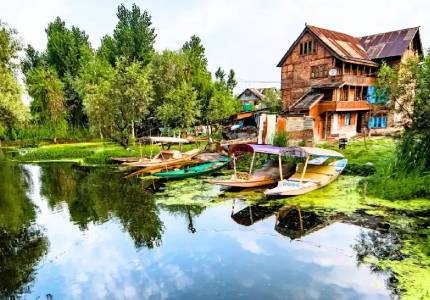Kashmir Wonders: Amritsar–Jammu–Srinagar Tour