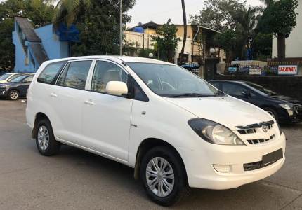 Toyota Innova Hycross