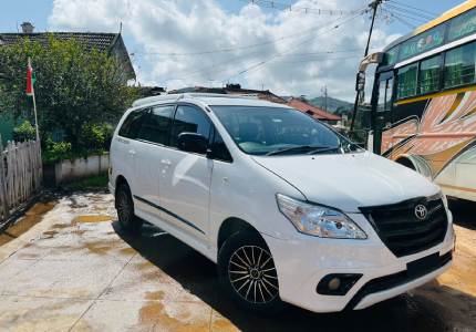 Toyota Innova Hycross