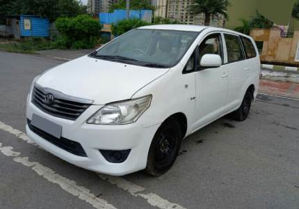 Toyota Innova Hycross